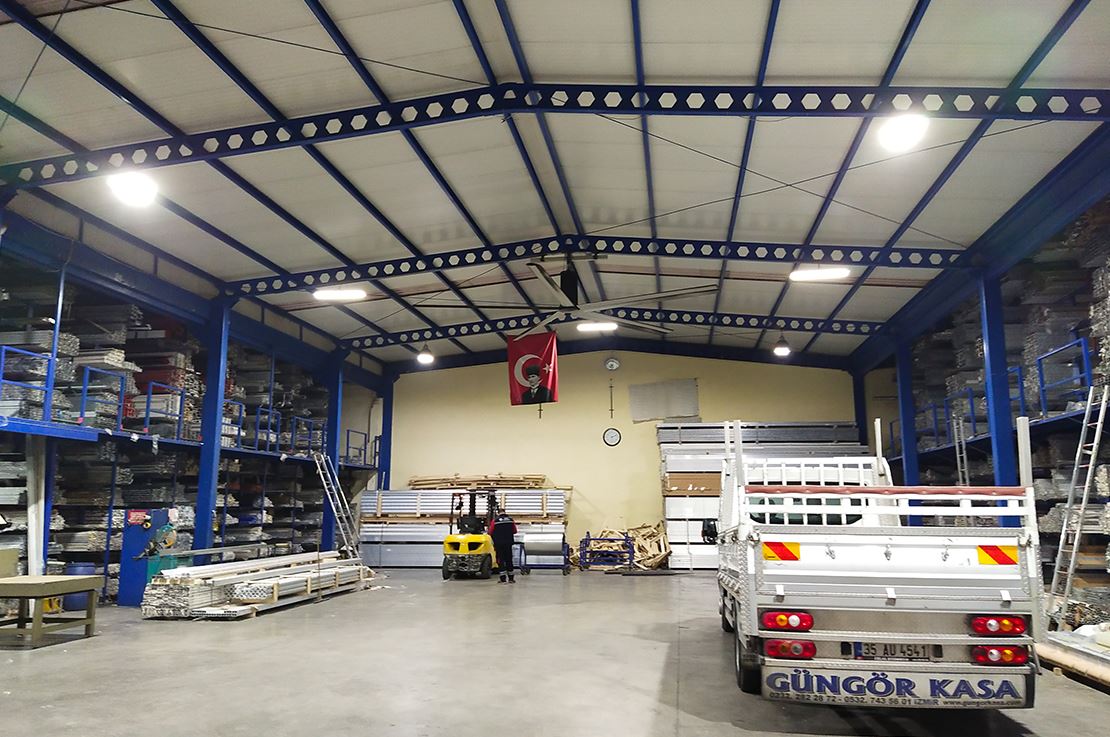 İzmir Konak'taki Otomat Alüminyum Atölyesine 24 adet 125W Yüksek Tavan Led Armatür imalatı yapıldı.