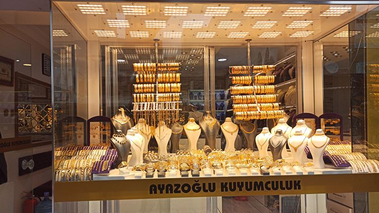 izmir-torbali-daki-ayazoglu-kuyumculuk-a-20-adet-55w-led-armatur-imalati-ve-montaji-yapildi.jpg