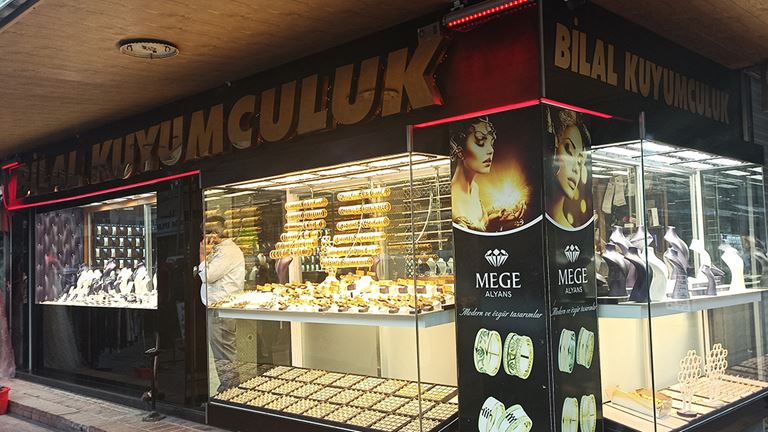izmir-torbali-daki-bilal-kuyumculuk-a-14-adet-110w-led-armatur-imalati-yapildi.jpg